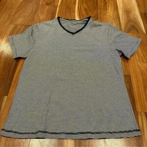 Men’s Lululemon T.H.E v-neck t-shirt white with navy stripes medium​​